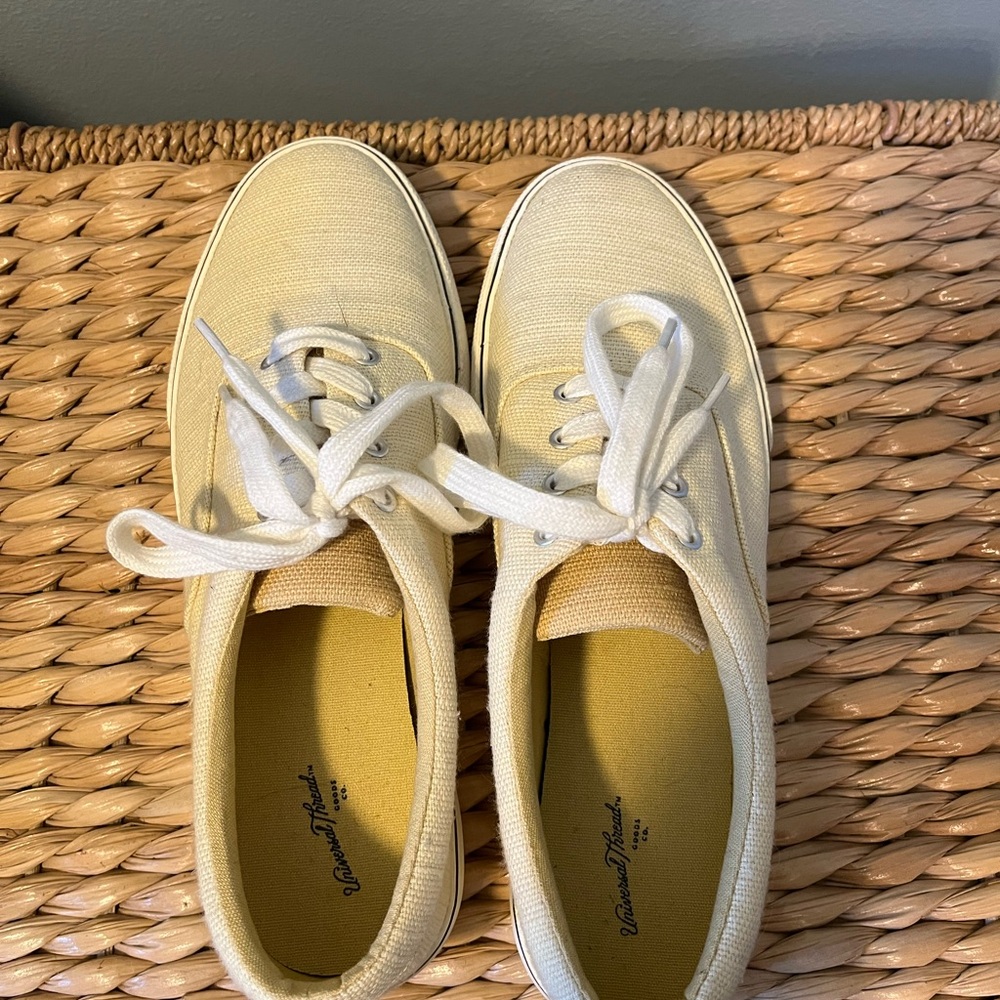 Universal Thread Cream Canvas Lace-Up Sneakers